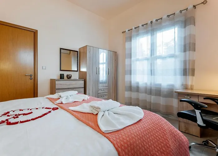 Eddy\'S Apartment